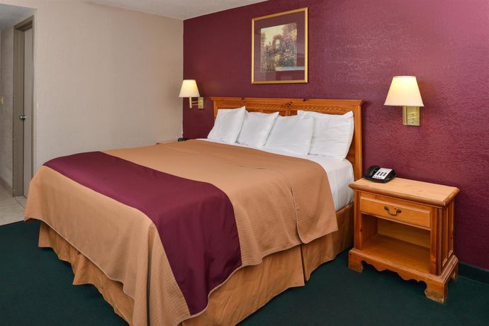 Imagen de los interiores del Hotel Super 8 By Wyndham Wichita Airport. Foto 13