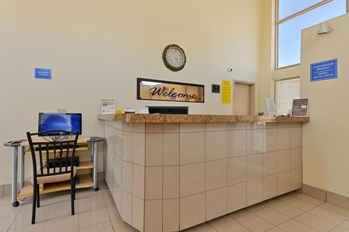 Imagen de la habitación del Hotel Super 8 By Wyndham Wichita Airport. Foto 6