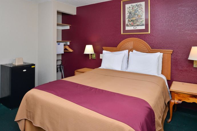 Imagen de la habitación del Hotel Super 8 By Wyndham Wichita Airport. Foto 11