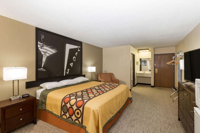 Imagen de la habitación del Hotel Super 8 By Wyndham Wichita North. Foto 10