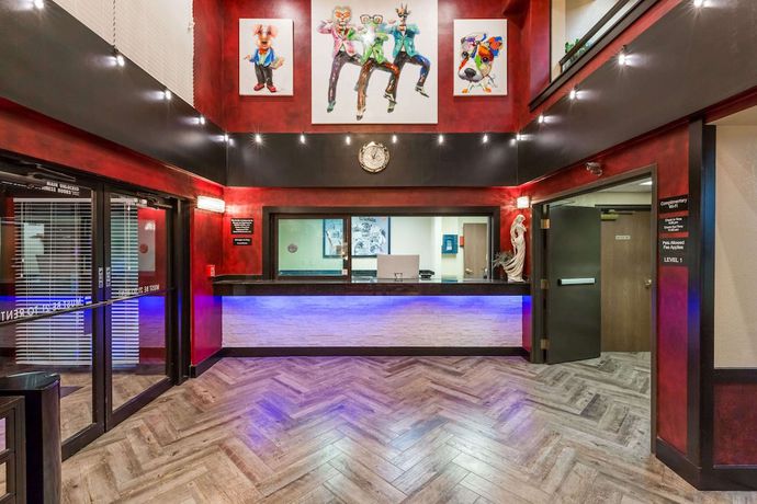 Imagen de los interiores del Hotel Super 8 By Wyndham Wichita North. Foto 19