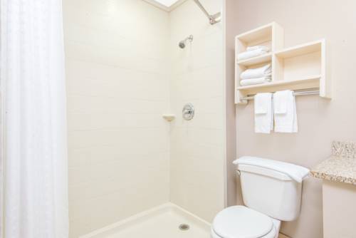 Imagen de la habitación del Hotel Super 8 By Wyndham Wichita South. Foto 3