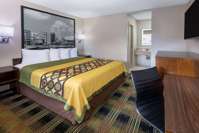 Imagen de la habitación del Hotel Super 8 By Wyndham Williamsburg/historic Area. Foto 9