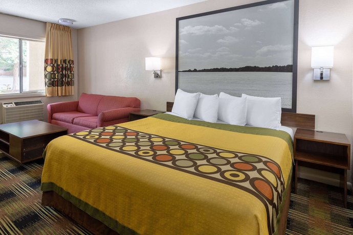 Imagen de la habitación del Hotel Super 8 By Wyndham Williamsburg/historic Area. Foto 11