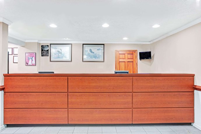 Imagen de los interiores del Hotel Super 8 By Wyndham Williamsburg/historic Area. Foto 13
