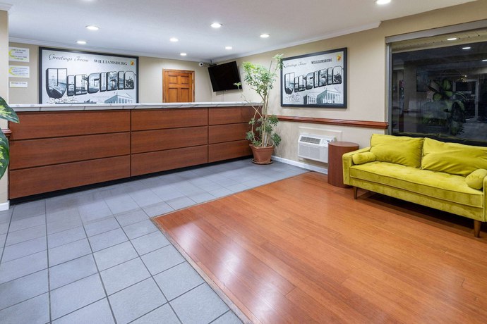 Imagen de los interiores del Hotel Super 8 By Wyndham Williamsburg/historic Area. Foto 14