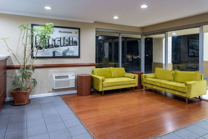 Imagen de los interiores del Hotel Super 8 By Wyndham Williamsburg/historic Area. Foto 15