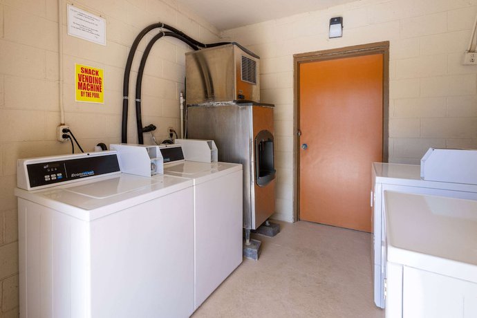 Imagen de los interiores del Hotel Super 8 By Wyndham Williamsburg/historic Area. Foto 18