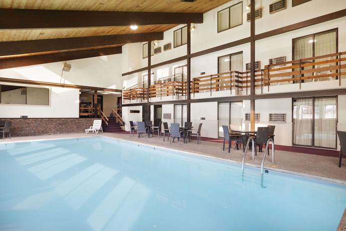 Imagen de la piscina del Hotel Super 8 By Wyndham Williston Nd. Foto 15