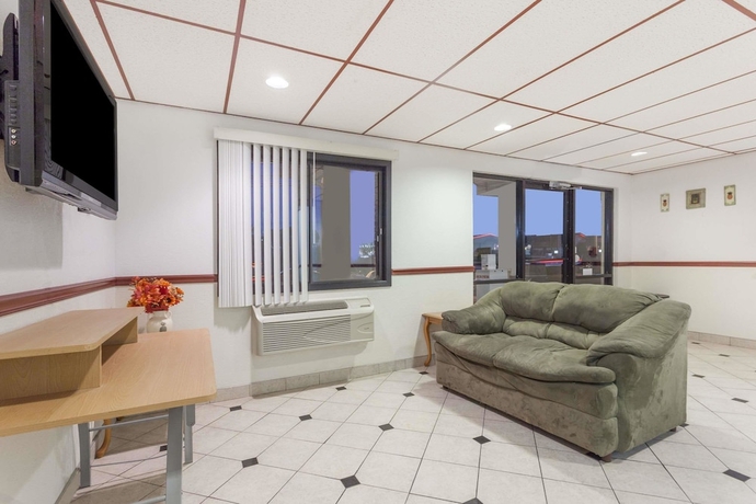 Imagen de los interiores del Hotel Super 8 By Wyndham Winchester Va. Foto 12