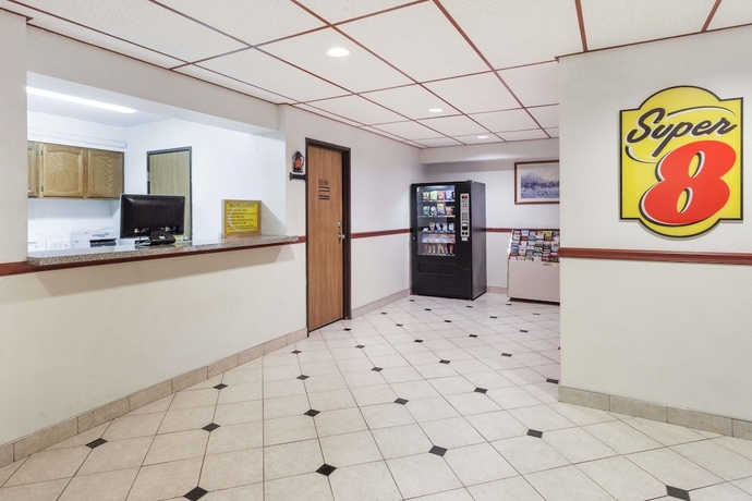 Imagen de los interiores del Hotel Super 8 By Wyndham Winchester Va. Foto 13