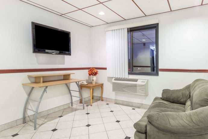Imagen de los interiores del Hotel Super 8 By Wyndham Winchester Va. Foto 14