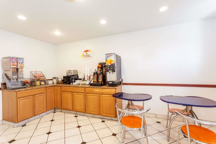 Imagen de los interiores del Hotel Super 8 By Wyndham Winchester Va. Foto 15