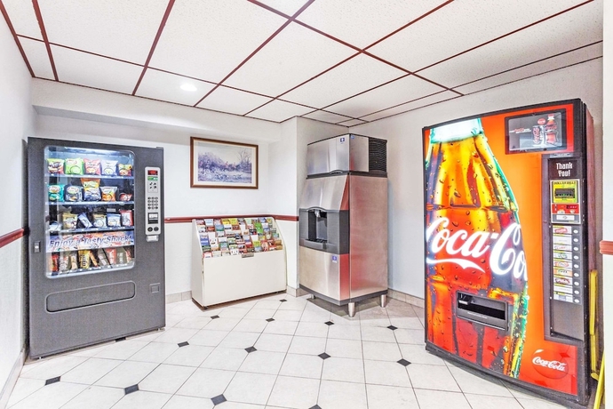 Imagen de los interiores del Hotel Super 8 By Wyndham Winchester Va. Foto 17