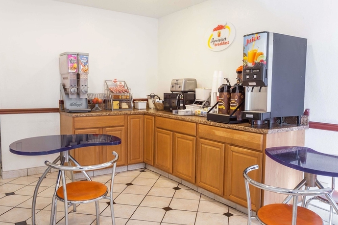 Imagen del bar/restaurante del Hotel Super 8 By Wyndham Winchester Va. Foto 4