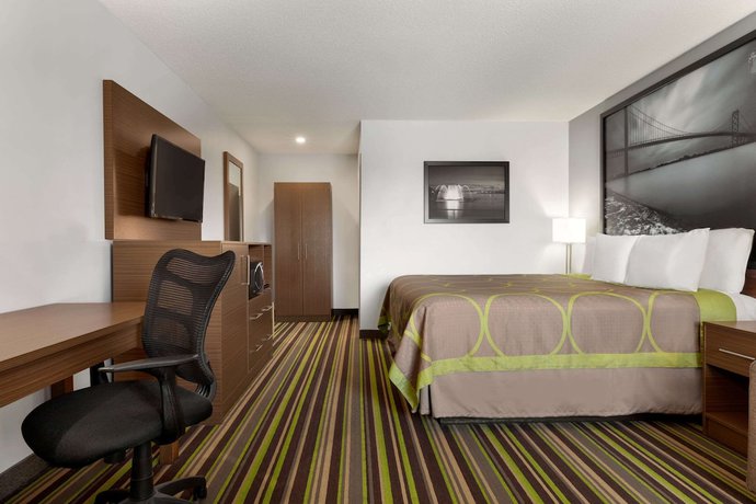 Imagen de la habitación del Hotel Super 8 By Wyndham Windsor/dougall. Foto 27