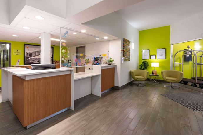 Imagen de los interiores del Hotel Super 8 By Wyndham Winnipeg West. Foto 19