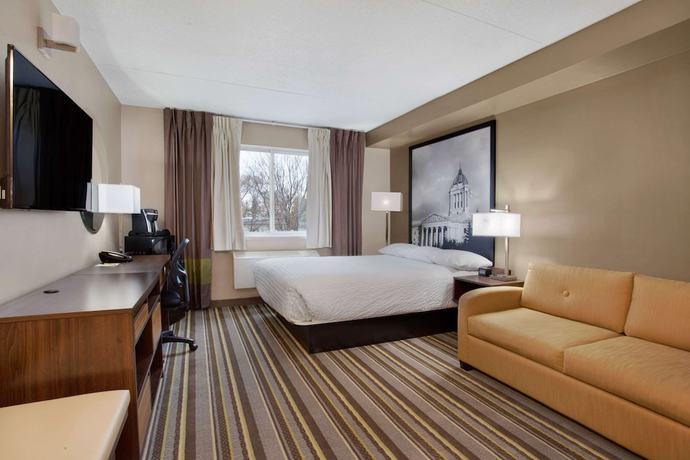 Imagen de la habitación del Hotel Super 8 By Wyndham Winnipeg West. Foto 14