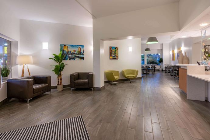 Imagen de los interiores del Hotel Super 8 By Wyndham Winnipeg West. Foto 20