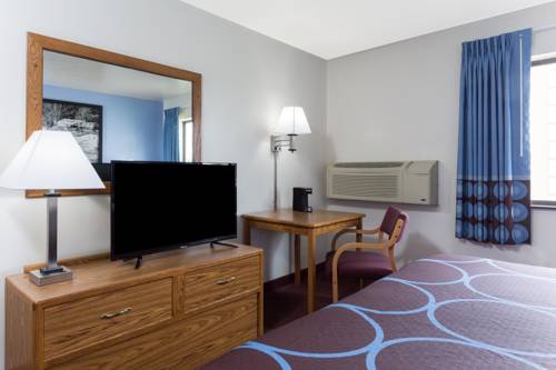 Imagen de la habitación del Hotel Super 8 By Wyndham Wisconsin Dells. Foto 3