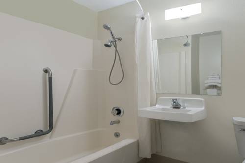 Imagen de la habitación del Hotel Super 8 By Wyndham Wisconsin Dells. Foto 4