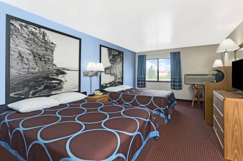 Imagen de la habitación del Hotel Super 8 By Wyndham Wisconsin Dells. Foto 11