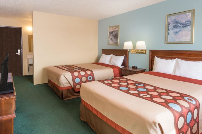 Imagen de la habitación del Hotel Super 8 By Wyndham Woodstock. Foto 4