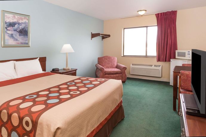 Imagen de la habitación del Hotel Super 8 By Wyndham Woodstock. Foto 7