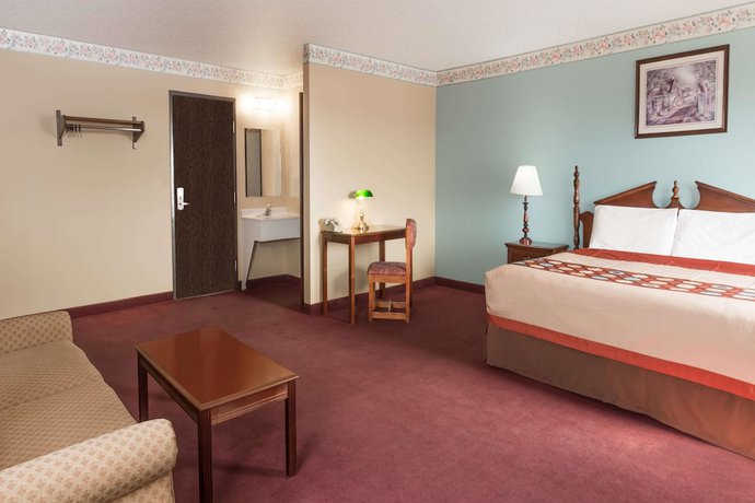 Imagen de la habitación del Hotel Super 8 By Wyndham Woodstock. Foto 8