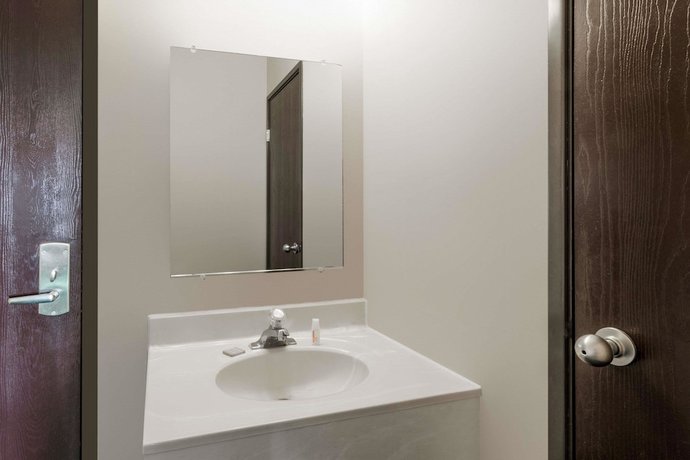 Imagen de la habitación del Hotel Super 8 By Wyndham Woodstock. Foto 18