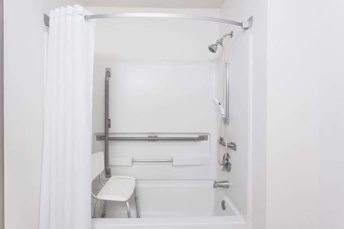 Imagen de la habitación del Hotel Super 8 By Wyndham Woodstock. Foto 19