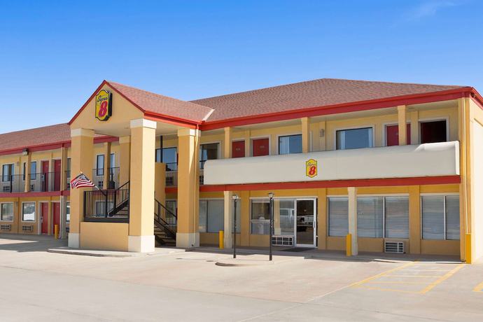 Imagen general del Hotel Super 8 By Wyndham Woodward. Foto 1