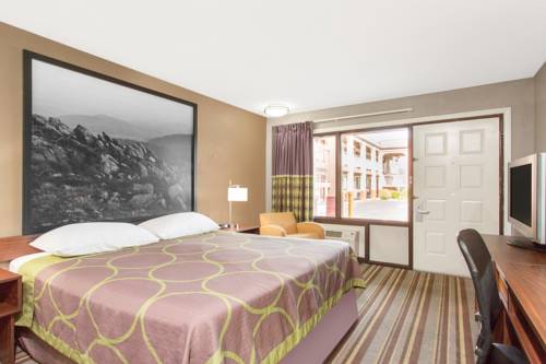 Imagen de la habitación del Hotel Super 8 By Wyndham Wytheville. Foto 4