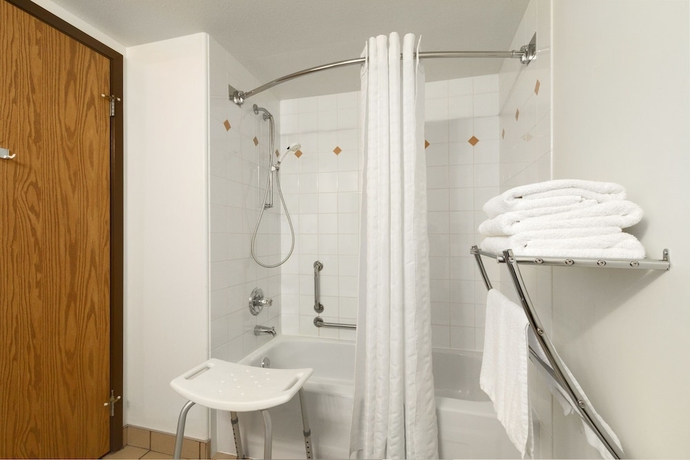 Imagen de la habitación del Hotel Super 8 By Wyndham Yellowknife. Foto 9