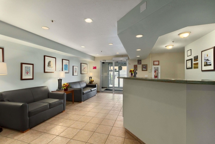 Imagen de los interiores del Hotel Super 8 By Wyndham Yellowknife. Foto 12