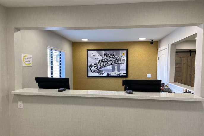 Imagen de los interiores del Hotel Super 8 By Wyndham York Ne. Foto 16