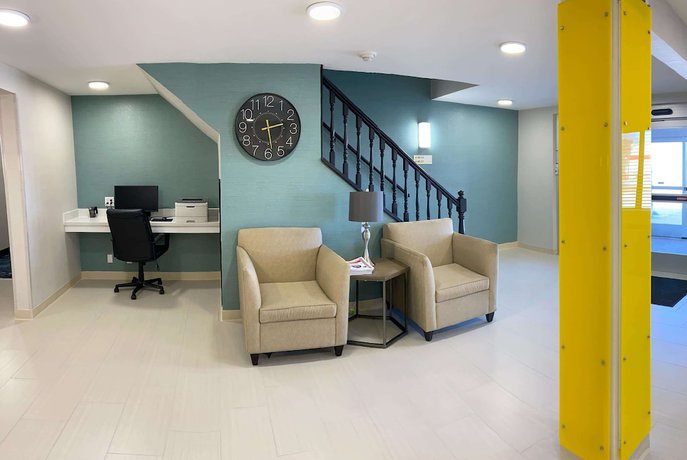 Imagen de los interiores del Hotel Super 8 By Wyndham York Ne. Foto 17