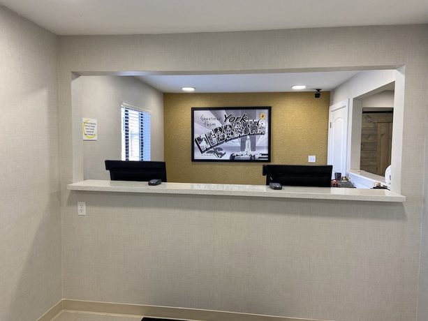 Imagen de los interiores del Hotel Super 8 By Wyndham York Ne. Foto 18