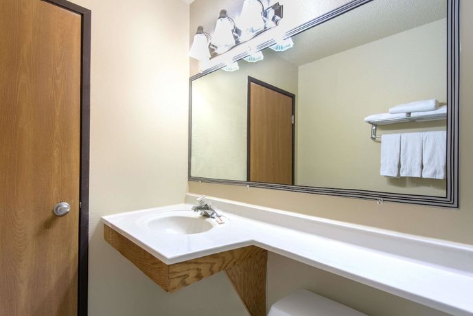 Imagen de la habitación del Hotel Super 8 By Wyndham Youngstown/austintown. Foto 15