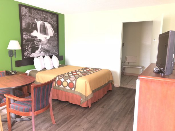 Imagen de la habitación del Hotel Super 8 By Wyndham Yreka. Foto 9