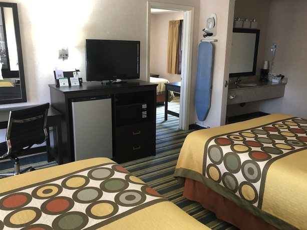 Imagen de la habitación del Hotel Super 8 By Wyndham Yreka. Foto 16