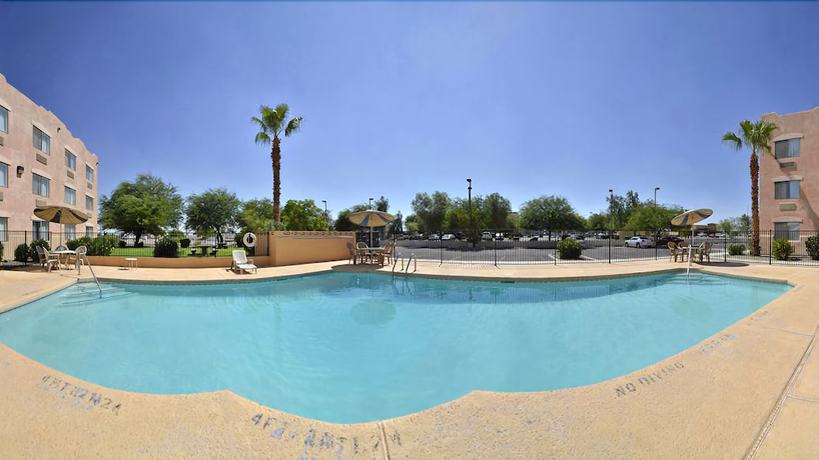 Imagen de la piscina del Hotel Super 8 By Wyndham Yuma. Foto 18
