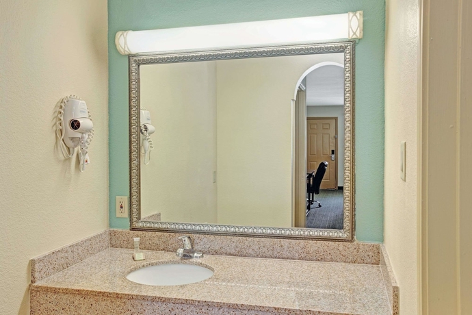 Imagen de la habitación del Hotel Super 8 Dallas East Near Fair Park Downtown. Foto 13