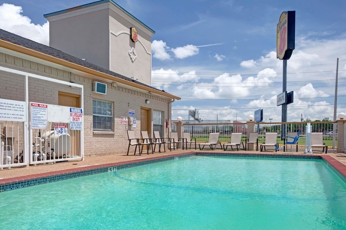 Imagen de la piscina del Hotel Super 8 Dallas East Near Fair Park Downtown. Foto 19