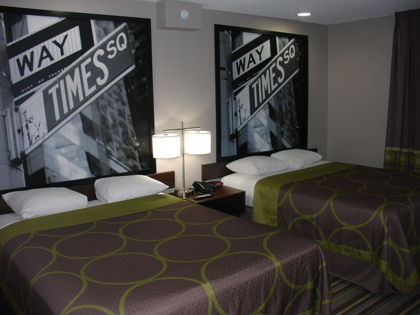 Imagen de los interiores del Hotel Super 8 Jamaica North Conduit. Foto 14