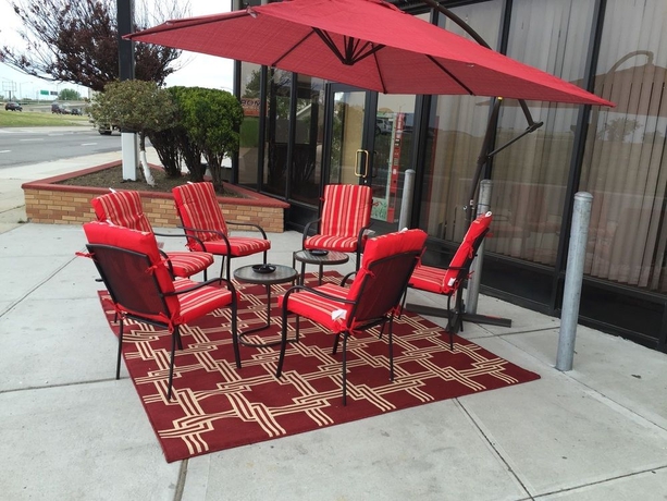 Imagen de los exteriores del Hotel Super 8 Jamaica North Conduit. Foto 12