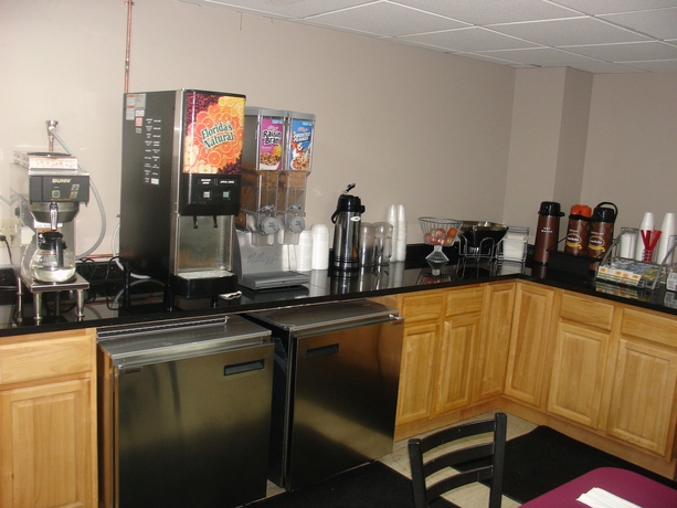 Imagen del bar/restaurante del Hotel Super 8 Jamaica North Conduit. Foto 5