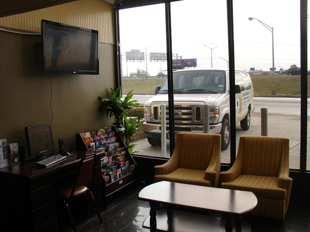 Imagen de los interiores del Hotel Super 8 Jamaica North Conduit. Foto 15