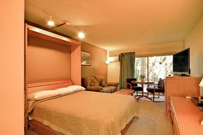 Imagen de la habitación del Hotel Super 8 Long Beach. Foto 1
