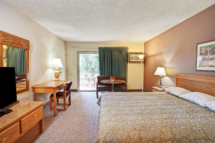 Imagen de la habitación del Hotel Super 8 Long Beach. Foto 2